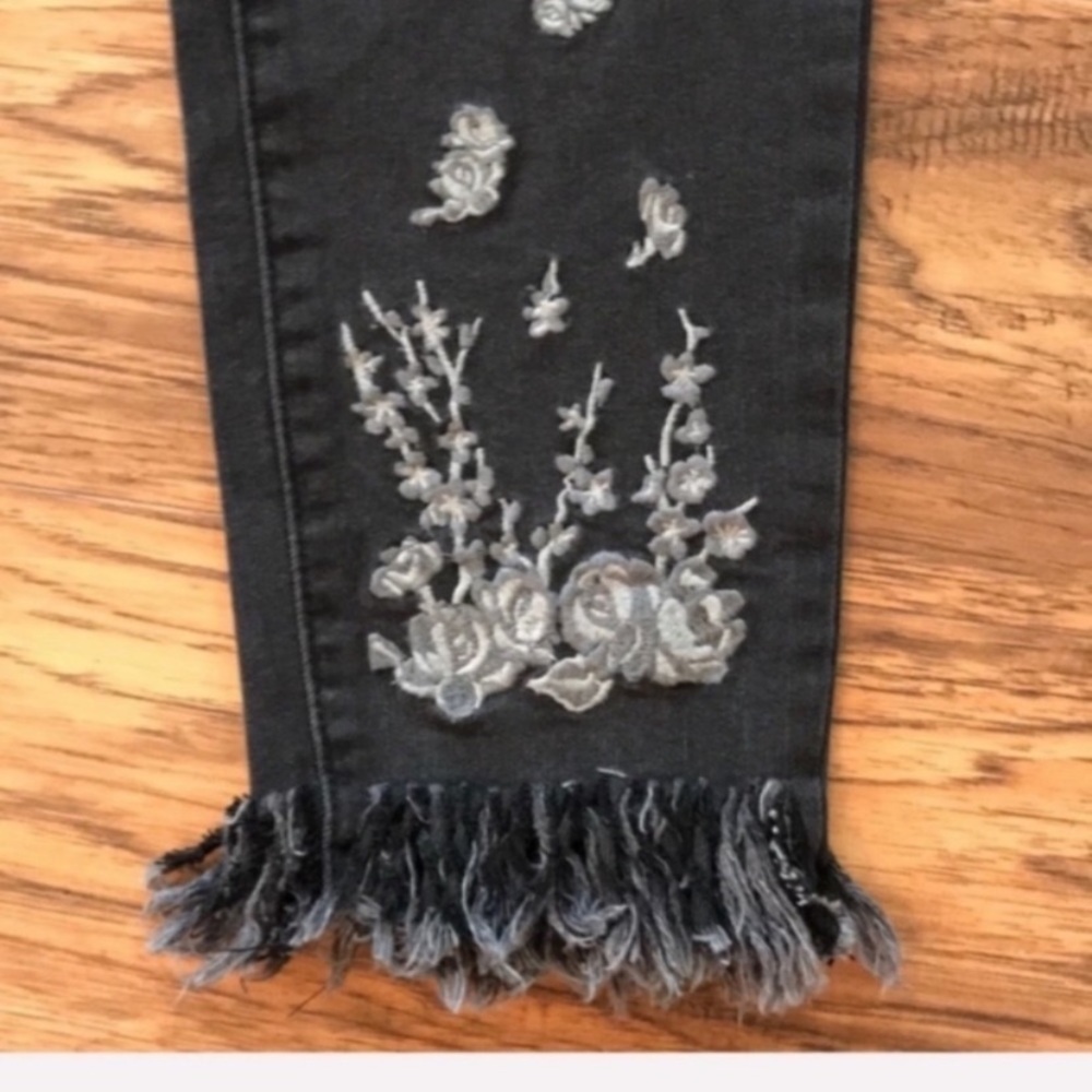 Raw Hem Ankle Jeans Black - Picture 3 of 7